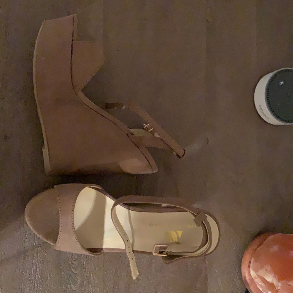 Size 5 wedges, never worn